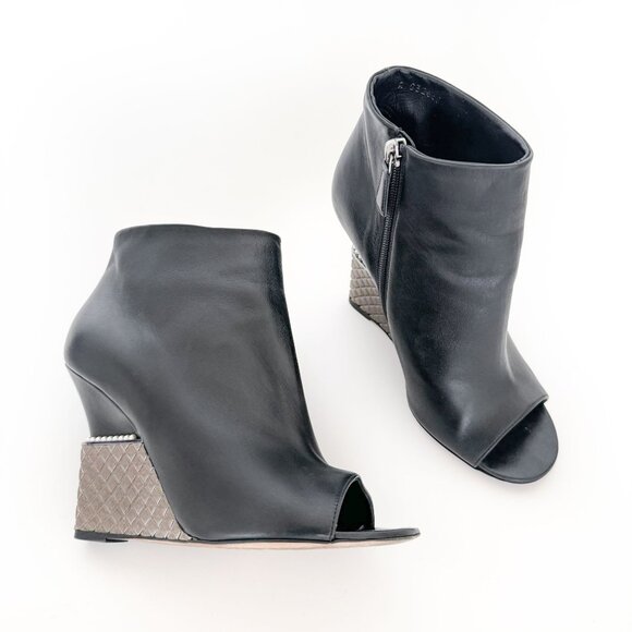 Chanel Pearl-Embellished CC Ankle Boot EU 38 US 7-7.5 Black Leather Wedge Bootie - Picture 1 of 14